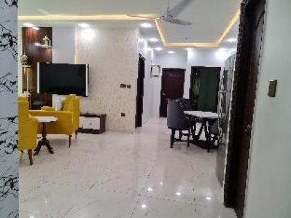 Zaha Home:Najaf Mahal Apt-2br spacious & cheerful - image 7