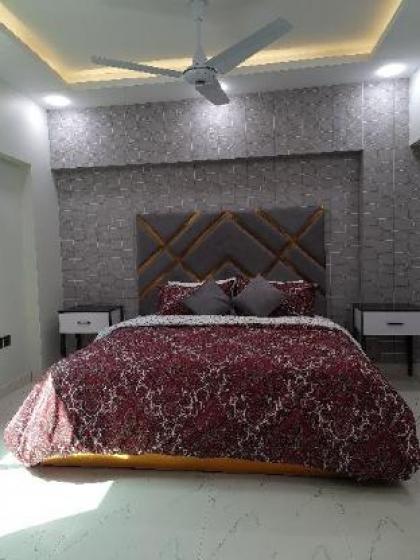 Zaha Home:Najaf Mahal Apt-2br spacious & cheerful - image 8