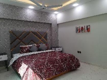 Zaha Home:Najaf Mahal Apt-2br spacious & cheerful - image 9