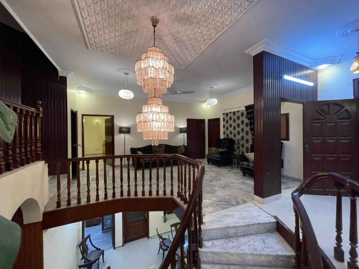 Hotel 12 O'clock - main image