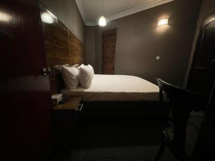 Hotel 12 O'clock - image 10