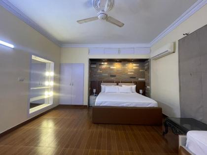 Hotel 12 O'clock - image 23