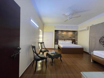 Hotel 12 O'clock - image 27