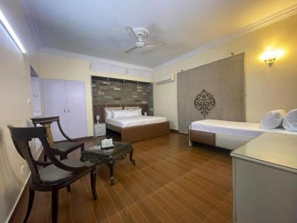 Hotel 12 O'clock - image 28