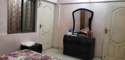 Comfy 2-bedroom condo in secure enclosed complex. - image 27