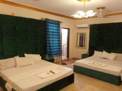 Hill view Guest House near continental bakery Johar Darul sehat Agha khan and Liaqat Hospital - image 13
