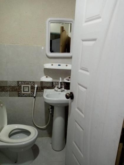 Hill view Guest House near continental bakery Johar Darul sehat Agha khan and Liaqat Hospital - image 15