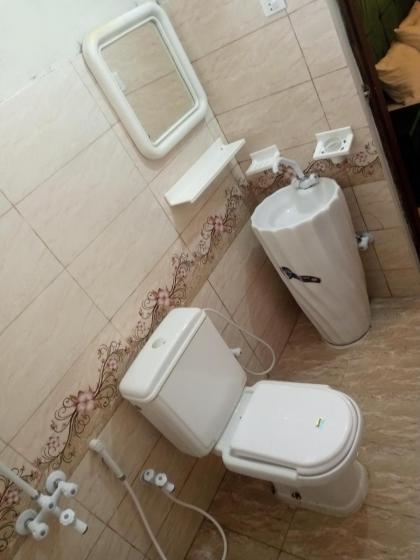 Hill view Guest House near continental bakery Johar Darul sehat Agha khan and Liaqat Hospital - image 18