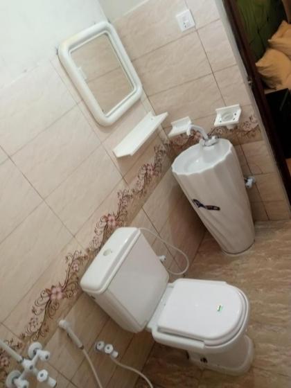 Hill view Guest House near continental bakery Johar Darul sehat Agha khan and Liaqat Hospital - image 19