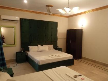 Hill view Guest House near continental bakery Johar Darul sehat Agha khan and Liaqat Hospital - image 5
