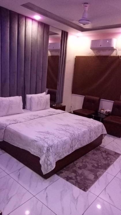 Royal Continental DHA Karachi - image 11