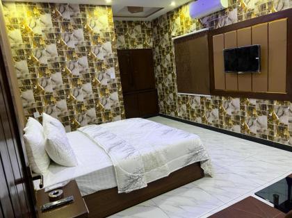 Royal Continental DHA Karachi - image 6