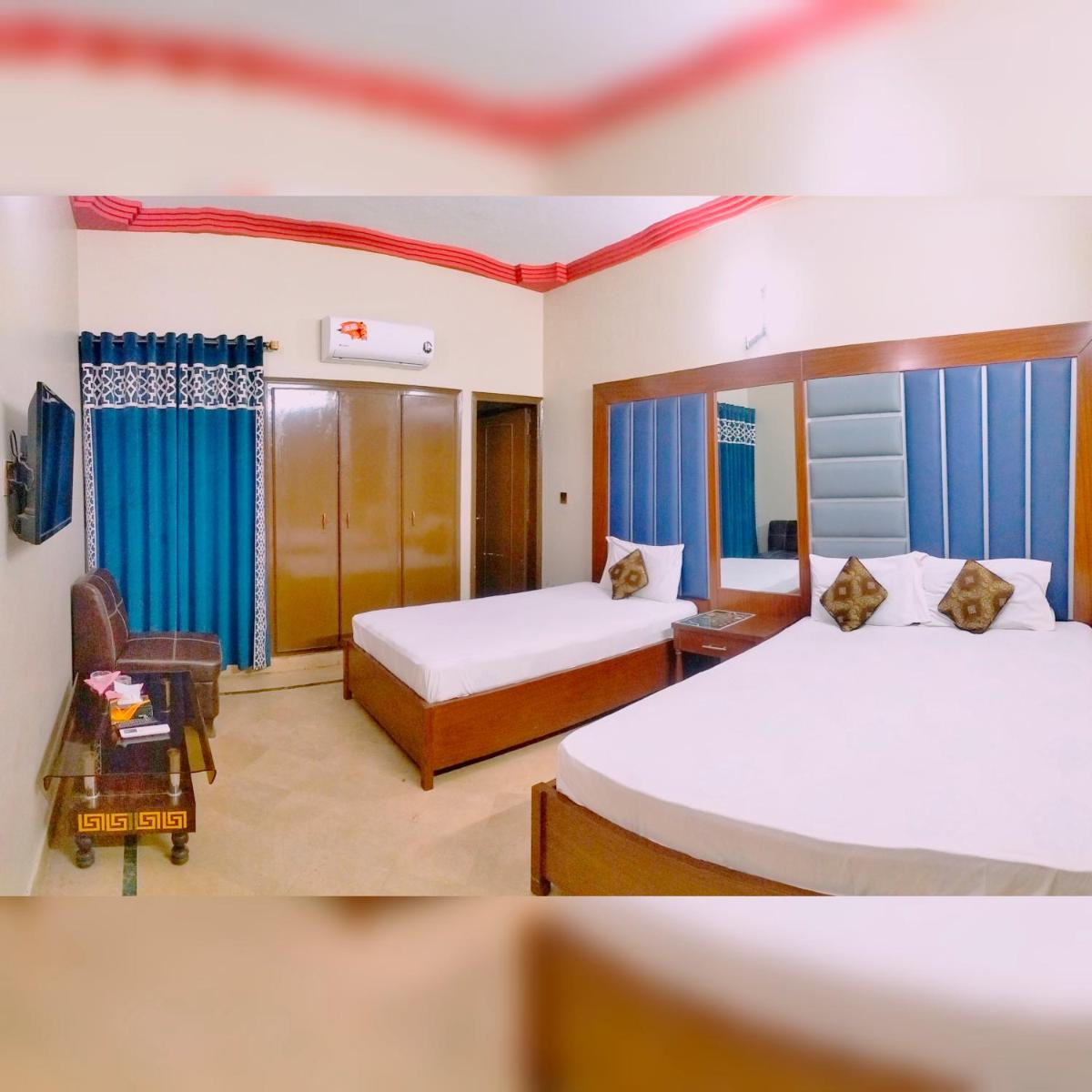 Guest House Rashid Manhas Road Near Mallinum Mall & Agha Khan hospital - image 5