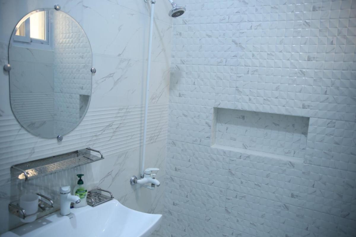 Al Rasheed Apartments second floor apartment - image 4