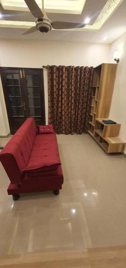 All amenities available nearby - image 8