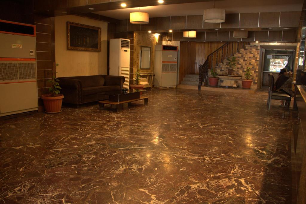 Sarawan Hotel - image 4