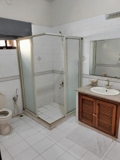 Karachi Family Guest House - image 10