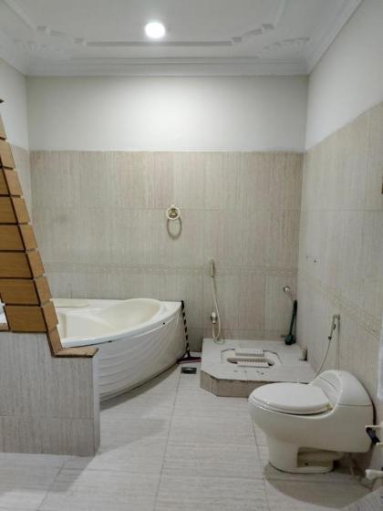 Karachi Family Guest House - image 14