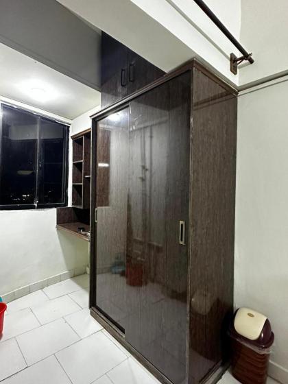 No Unmarried couple- 1-Bed Apartment in North Kara - image 26