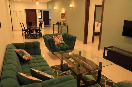 Ghumo - 3BR APT Main Shahrah-e-Faisal
