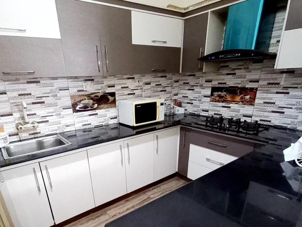 Saima Jinnah Ave-2 Bedroom Cozy Apartment - image 3