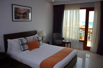 Destination Beach Hotel by Dreamworld - image 1