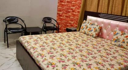 Couples Friendly Guest House - image 23
