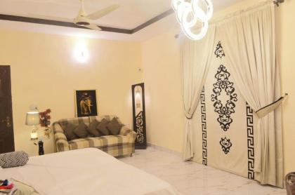 Charming Home - image 12