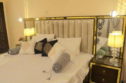 Charming Home - image 18