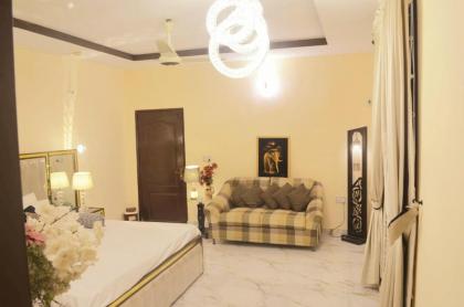 Charming Home - image 2