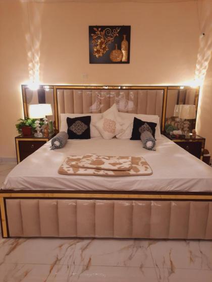Charming Home - image 9