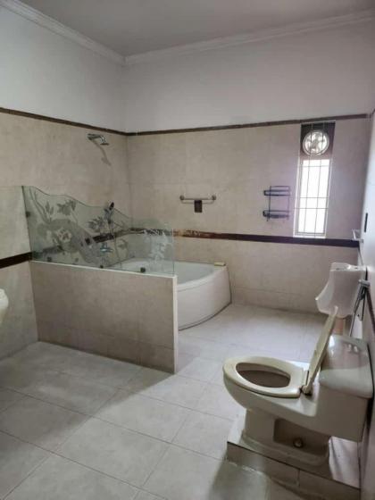 Karachi Room's - image 10