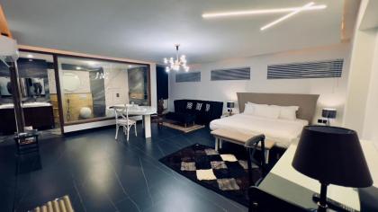 Signature By Hotel Crown Inn - image 20