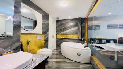 Signature By Hotel Crown Inn - image 21