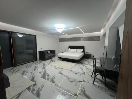 Signature By Hotel Crown Inn - image 24