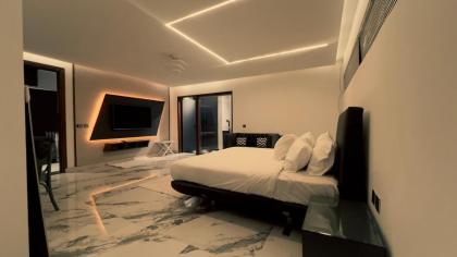 Signature By Hotel Crown Inn - image 26
