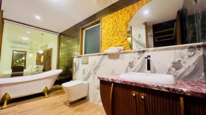 Signature By Hotel Crown Inn - image 7