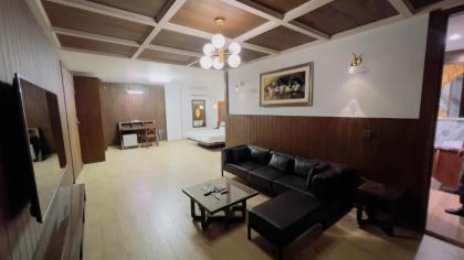 Signature By Hotel Crown Inn - image 9
