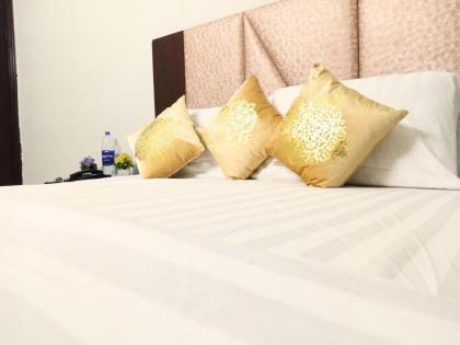 Millennium Hotel Rooms & Apartments - image 12